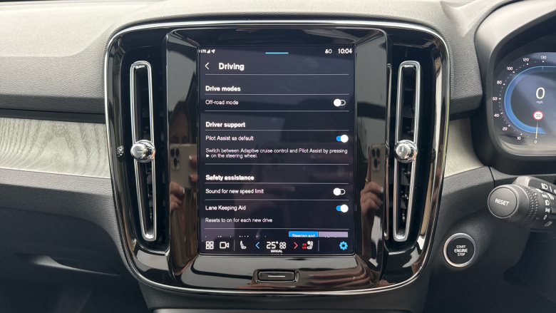 Volvo XC40 2.0 B3P Ultra Dark 5dr Auto Petrol Estate